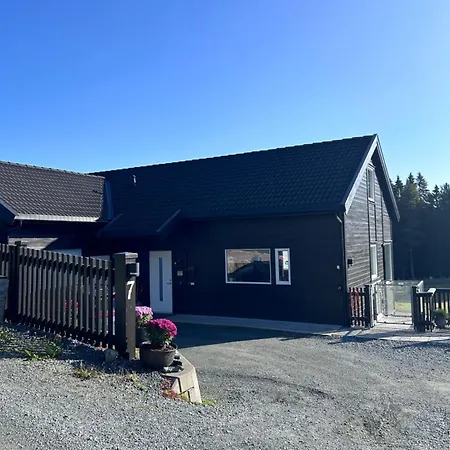 Hus I Landlige Omgivelser Naer Granasen Skianlegg *
